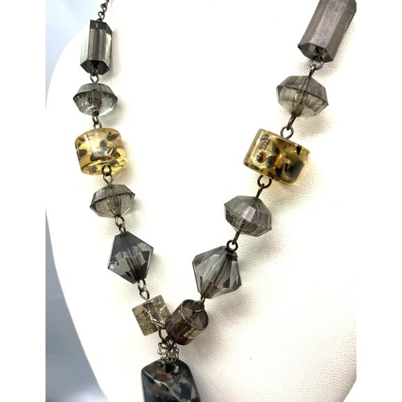 Vintage Confetti Lucite Pendant Necklace on Silver Tone Chain with Chunky Tassel - Picture 3 of 5